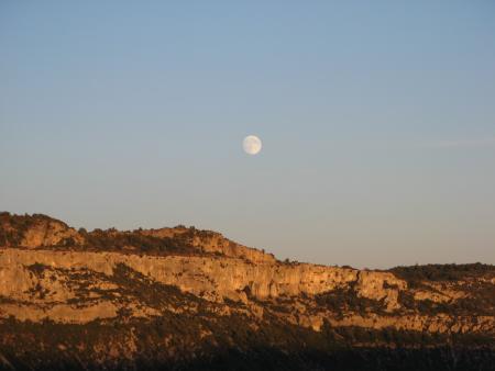 ESCAPADE ROMANTIQUE 100% NATURE BIEN-ETRE - Vue sur la lune depuis le Cirque de Navacelles_C°SNGS Nav