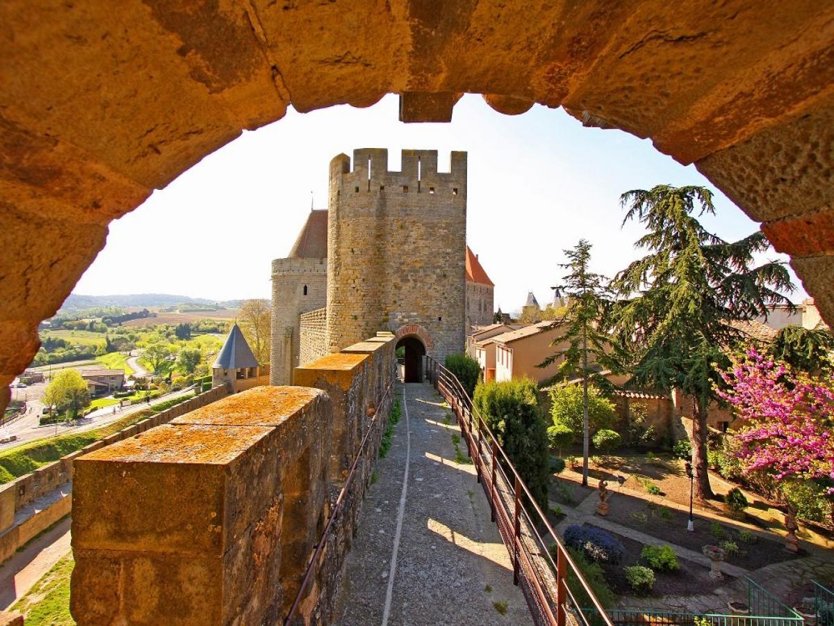 Voyage à travers l'histoire de Carcassonne la médiévale à Narbonne la romaine